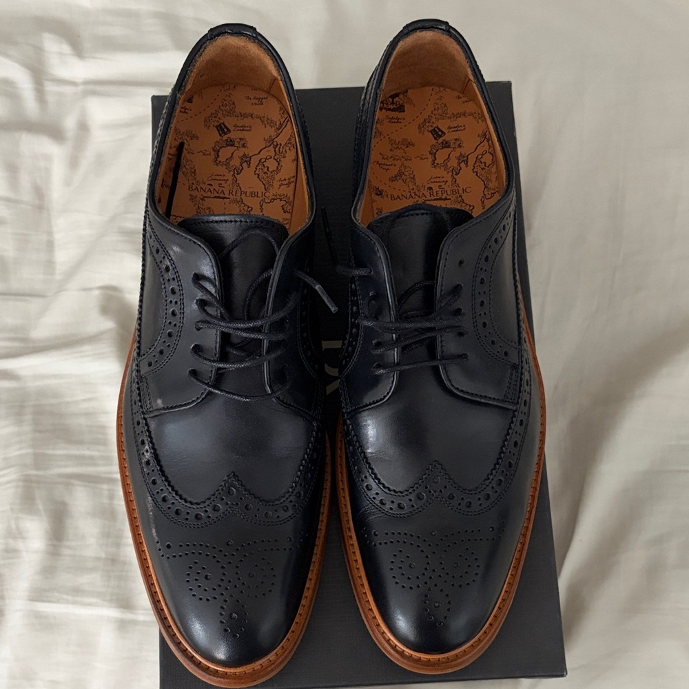 Banana Republic Men's Oxfords (Leather Wingtip)